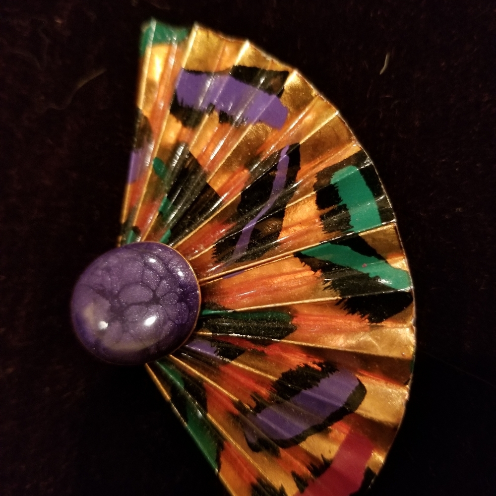 Signed fan pin